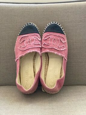 CHANEL Pink Canvas Espadrille Flats with Black Cap Toe